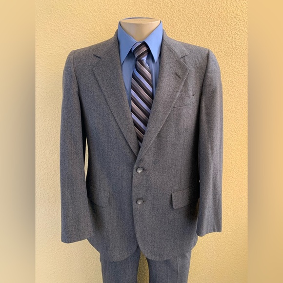 Lanvin Men’s Size 40R Gray With Blue Pinstripes Blazer - Picture 2 of 15